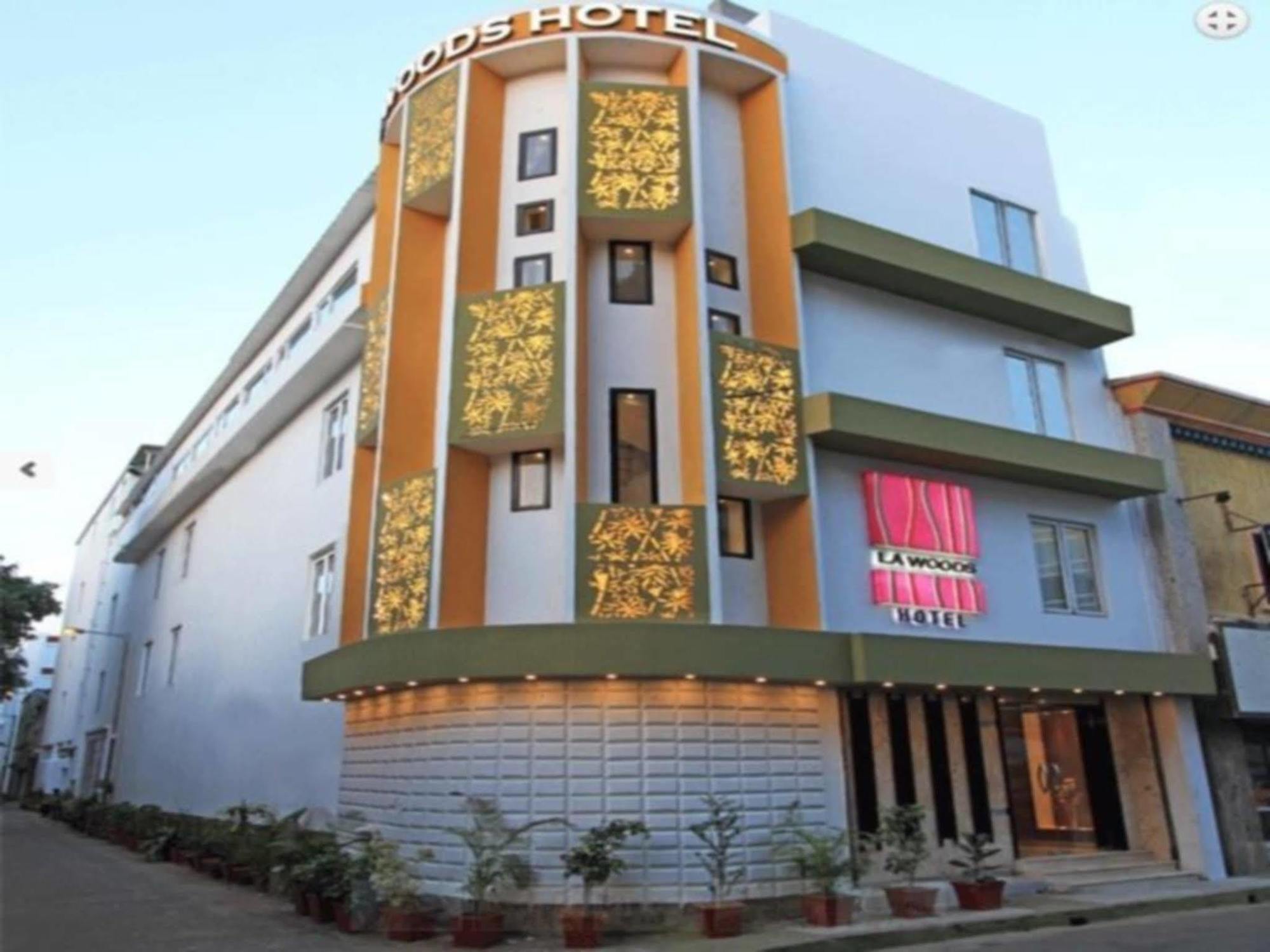 La Woods Hotel Chennai Exterior foto